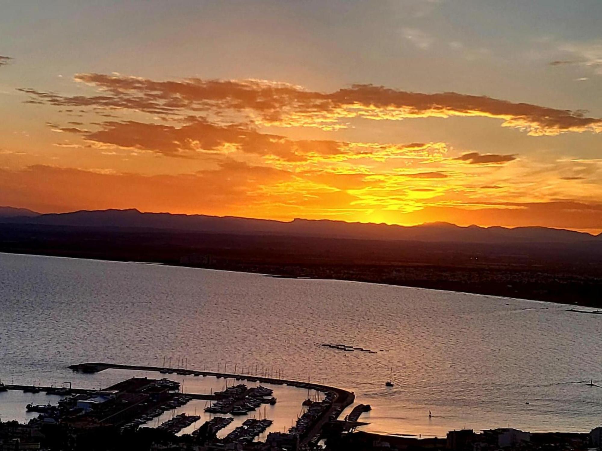 Apartamento 2189 Rocmar 3 3-c, Excelente Situacion Frente Al Puerto Pesquero Y Con Vista A La Bahia. Gran Terraza. Gran Parking Publico Delante. - Es-258-59 Rosas