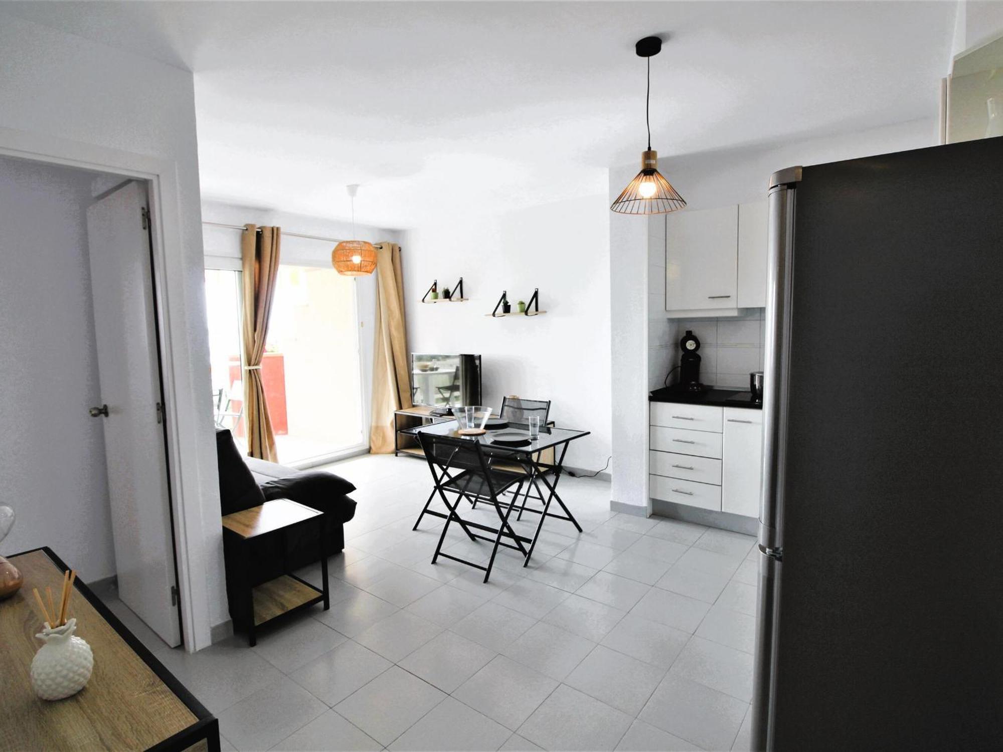 Apartamento 2189 Rocmar 3 3-c, Excelente Situacion Frente Al Puerto Pesquero Y Con Vista A La Bahia. Gran Terraza. Gran Parking Publico Delante. - Es-258-59